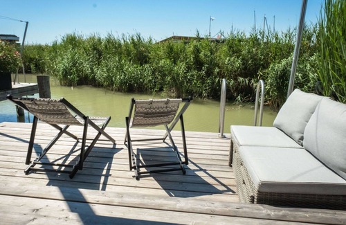 Neusiedl am See Apartamento | Bonito apartamento con WIFI, A/C, jacuzzi, TV, terraza y aparcamiento