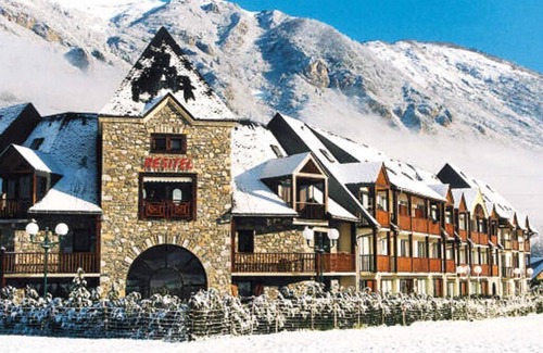 Saint-Lary-Soulan Apartamento | Lovely apartment in village center private park Wifi - great comfort mountain view