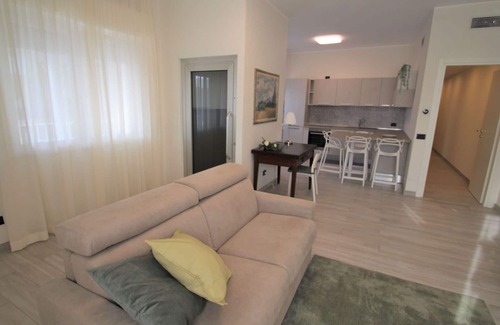 Bollate Apartamento | Hermoso apartamento para 4 personas con WIFI, A/C, TV y balcón