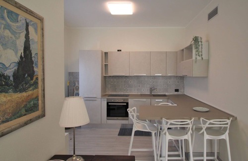 Bollate Apartamento | Hermoso apartamento para 4 personas con WIFI, A/C, TV y balcón