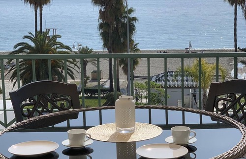 Nerja Apartamento | 'Precioso apartamento en la playa' con vistas al mar, Wi-Fi, A/C, balcón y terraza