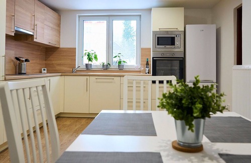 Desna Apartamento | Bonito apartamento para 4 personas con piscina, WIFI, TV, patio y aparcamiento