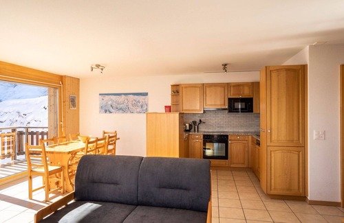 Vex Apartamento | Precioso apartamento para 8 personas con jacuzzi, WIFI, TV, balcón y aparcamiento