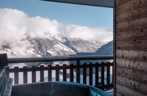 Vex Apartamento | Precioso apartamento para 8 personas con jacuzzi, WIFI, TV, balcón y aparcamiento