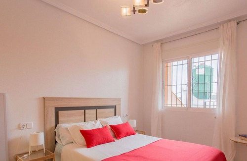 Los Alcazares Apartamento | Lovely apartment for 6 people with WIFI, pool, TV, terrace and pets allowed