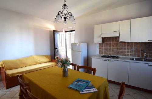 Northern Sardinia Apartamento | Acogedor apartamento con WIFI, piscina, TV, balcón y aparcamiento, cerca de Castelsardo
