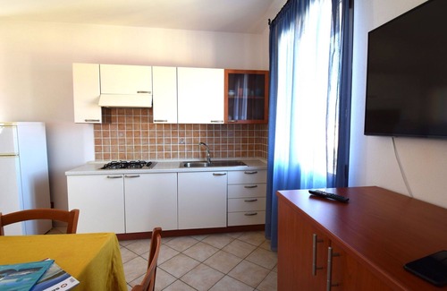 Northern Sardinia Apartamento | Acogedor apartamento con WIFI, piscina, TV, balcón y aparcamiento, cerca de Castelsardo