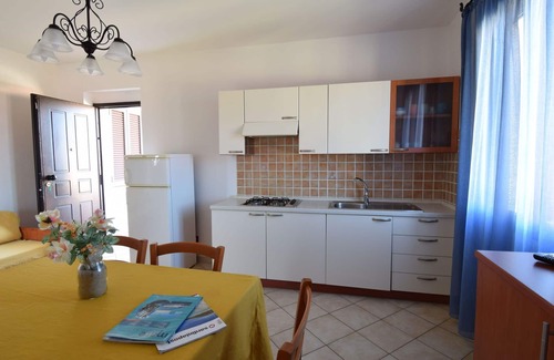 Northern Sardinia Apartamento | Acogedor apartamento con WIFI, piscina, TV, balcón y aparcamiento, cerca de Castelsardo