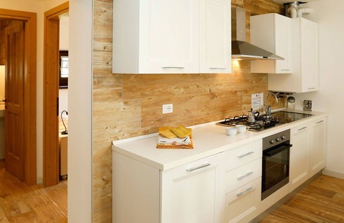 Raveo Apartamento | Bonito apartamento para 2 personas con WIFI, TV, patio y aparcamiento