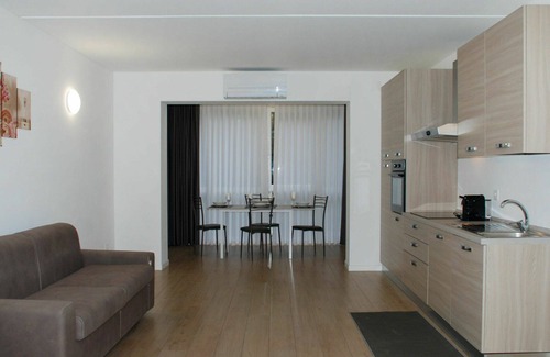 Bigogno Apartamento | Hermoso apartamento para 4 personas con A/C, WIFI, piscina, TV, vista panorámica y aparcamiento