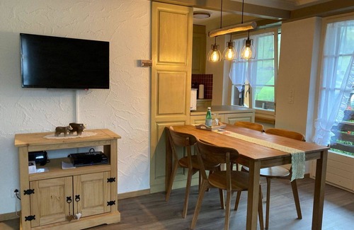 Ruedisbach Apartamento | Acogedor apartamento para 4 personas con WIFI, TV, balcón y mascotas permitida