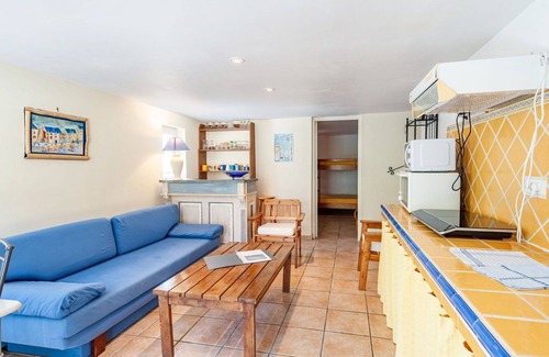 Lambesc Apartamento | Hermoso apartamento para 4 personas con WIFI, piscina, TV, patio, mascotas permitida y aparcamiento