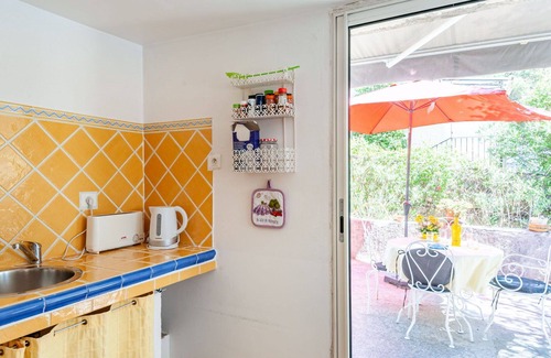 Lambesc Apartamento | Hermoso apartamento para 4 personas con WIFI, piscina, TV, patio, mascotas permitida y aparcamiento
