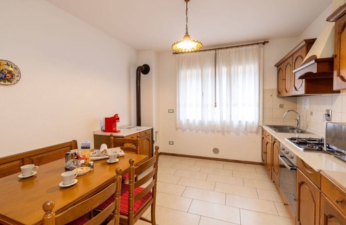 Ovaro Apartamento | Hermoso apartamento para 4 personas con WIFI, TV, balcón y aparcamiento