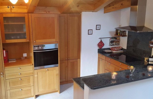 Gstaad Apartamento | Precioso apartamento para 4 personas con WIFI, TV y balcón
