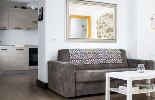 Ovasta Apartamento | Precioso apartamento para 4 personas con WIFI, TV, balcón, mascotas permitida y aparcamiento