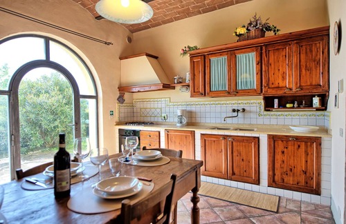 Tavarnelle Val di Pesa Apartamento | Apartamento con A/C, WIFI, piscina, vista panorámica, aparcamiento, cerca de Greve In Chianti