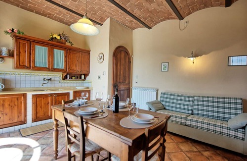 Tavarnelle Val di Pesa Apartamento | Apartamento con A/C, WIFI, piscina, vista panorámica, aparcamiento, cerca de Greve In Chianti