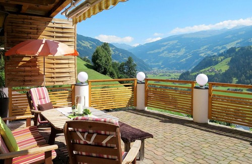 Hippach Apartamento | Bonito apartamento para 5 personas con WIFI, TV, terraza, mascotas permitida y aparcamiento