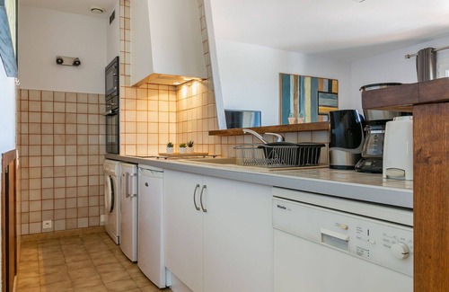 Valreas Apartamento | Acogedor apartamento para 5 personas con WIFI, piscina privada, A/C, TV, balcón y aparcamiento