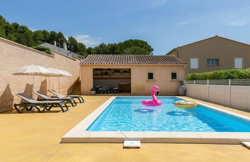 Valreas Apartamento | Acogedor apartamento para 5 personas con WIFI, piscina privada, A/C, TV, balcón y aparcamiento