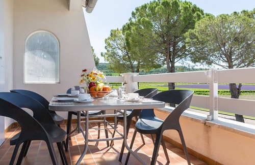 Valreas Apartamento | Acogedor apartamento para 5 personas con WIFI, piscina privada, A/C, TV, balcón y aparcamiento