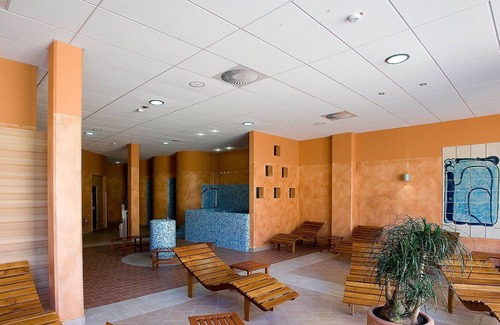 Strunjan Apartamento | Bonito apartamento con A/C, piscina, TV, balcón, mascotas permitida y aparcamiento