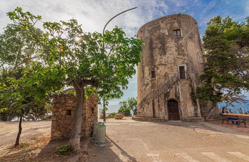 Santa Maria Navarrese Apartamento | Acogedor apartamento para 6 personas con A/C, WIFI, TV, patio, mascotas permitida y aparcamiento