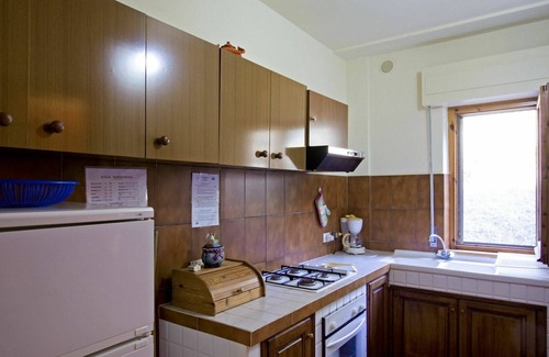 Paciano Apartamento | Hermoso apartamento para 7 personas con WIFI, piscina, TV, patio, mascotas permitida y aparcamiento