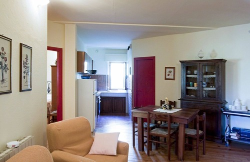 Paciano Apartamento | Hermoso apartamento para 7 personas con WIFI, piscina, TV, patio, mascotas permitida y aparcamiento