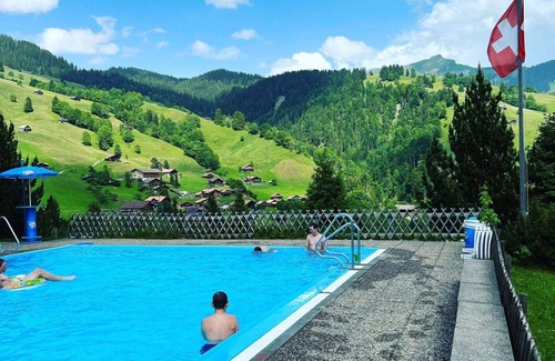 Ruedisbach Apartamento | Precioso apartamento para 8 personas con jacuzzi, WIFI, TV, balcón y mascotas permitida
