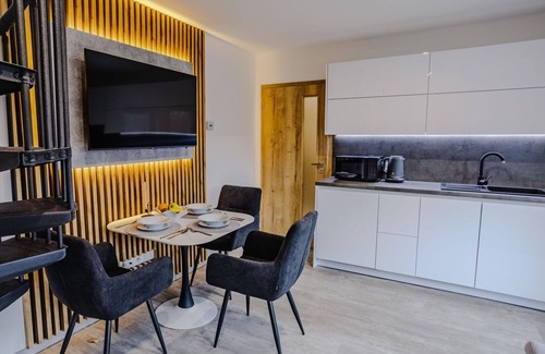 Trebon Apartamento | Precioso apartamento para 5 personas con WIFI, TV, terraza, vista panorámica y aparcamiento