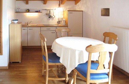 Merano Apartamento | Precioso apartamento con A/C, piscina, WIFI, TV, balcón, mascotas permitida y aparcamiento