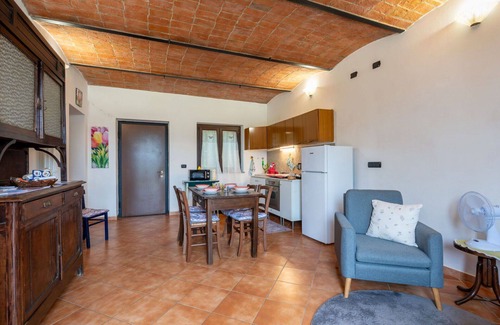 Calliano Apartamento | Hermoso apartamento con WIFI, patio, mascotas permitida, vista panorámica y aparcamiento
