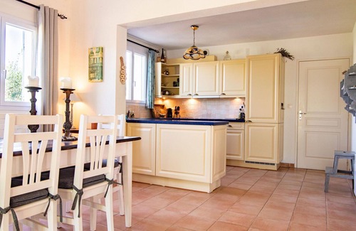 Nans-les-Pins Apartamento | Hermoso apartamento con WIFI, piscina privada, TV, terraza, mascotas permitida y aparcamiento