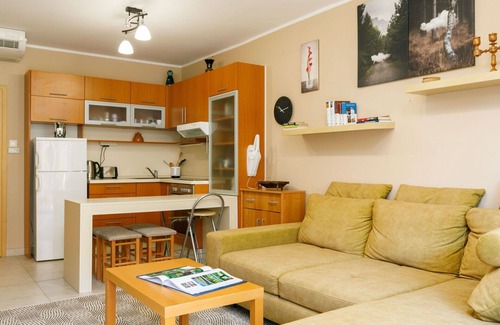 Balatonoszod Apartamento | Hermoso apartamento para 4 personas con A/C, WIFI, TV, balcón y aparcamiento