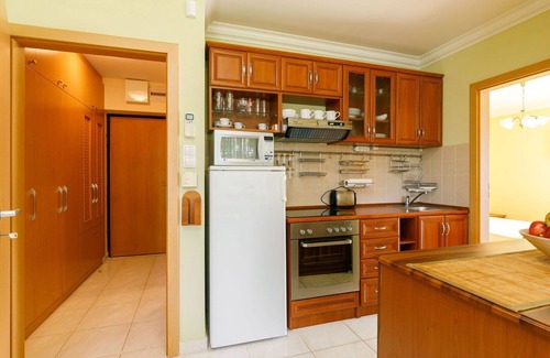 Balatonoszod Apartamento | Precioso apartamento para 5 personas con WIFI, A/C, TV, patio y aparcamiento