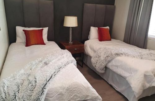 Lagoon Beach Apartamento | Lovely Apartment in Milnerton