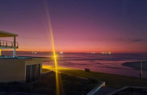Lagoon Beach Apartamento | Lovely Apartment in Milnerton