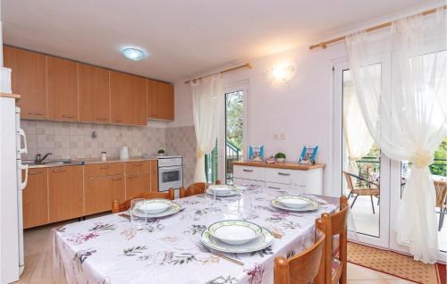 Orebic Apartamento | Lovely Apartment In Osobljava With Wifi