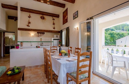 Bauduen Villa | Apartamento en villa con WIFI, TV, balcón, mascotas permitida, vista panorámica, aparcamiento