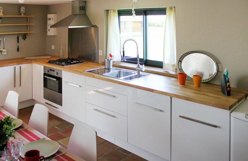 Victot - Pontfol Casa | Precioso apartamento en villa con WIFI, piscina, TV, patio, mascotas permitida y aparcamiento