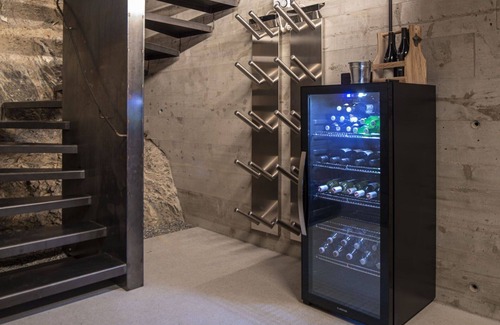 Kauns Villa | Precioso apartamento en villa para 3 personas con WIFI, patio y aparcamiento