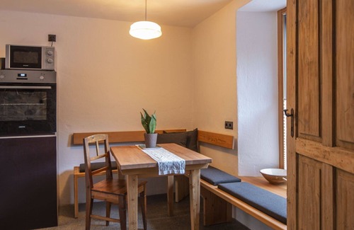 Kauns Villa | Precioso apartamento en villa para 3 personas con WIFI, patio y aparcamiento