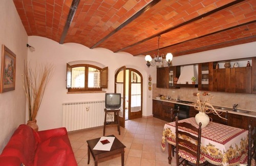 Gallina Apartamento | Hermoso apartamento con WIFI, piscina, TV, vista panorámica y aparcamiento, cerca de Montepulciano