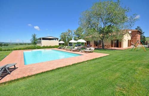 Gallina Apartamento | Hermoso apartamento con WIFI, piscina, TV, vista panorámica y aparcamiento, cerca de Montepulciano