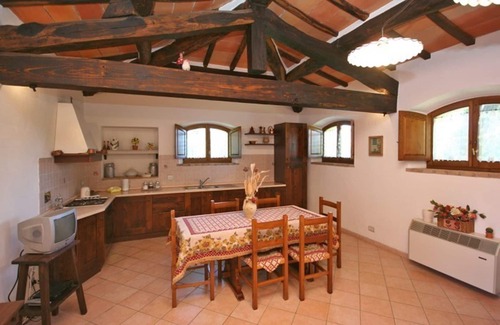 Gallina Apartamento | Acogedor apartamento con WIFI, piscina, TV, vista panorámica y aparcamiento, cerca de Montepulciano