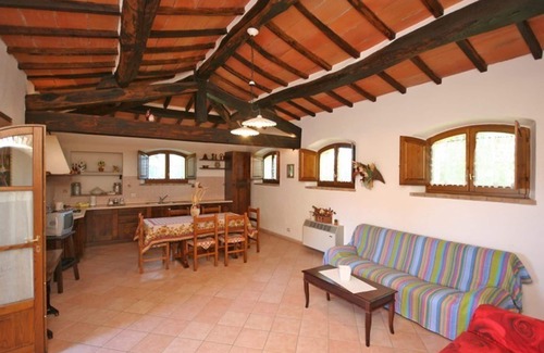 Gallina Apartamento | Acogedor apartamento con WIFI, piscina, TV, vista panorámica y aparcamiento, cerca de Montepulciano