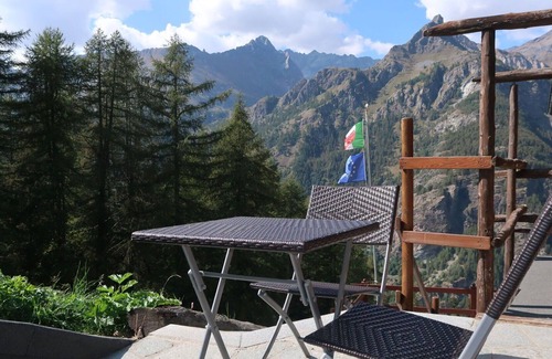Valtournenche Apartamento | Acogedor apartamento para 3 personas con patio, mascotas permitida y aparcamiento