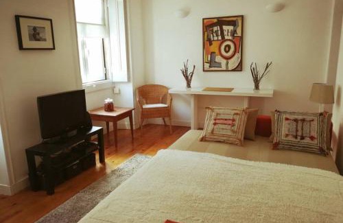Linda-a-Velha Apartamento | Lovely Apartment near Belém